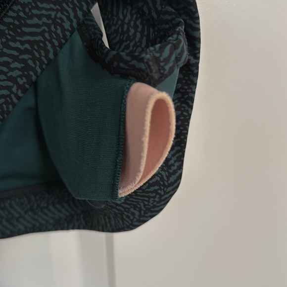 Lululemon Flow Y Bra IV size 6 - Picture 8 of 8